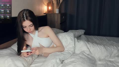 Snapshot of eternity_is_endless chatting on December 5, 7:16 am Mary online show from December 5, 7:16 am