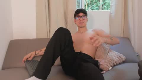 Snapshot of etham_wolf1 chatting on March 31, 5:57 pm etham_wolf1 online show from March 31, 5:57 pm