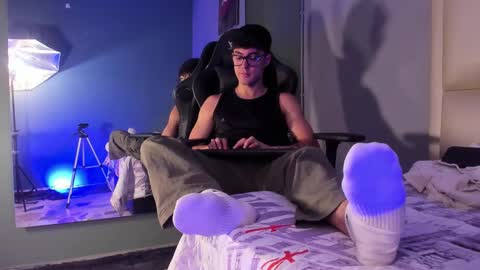 Snapshot of etham_wolf_ chatting on September 20, 5:03 pm Etham online show from September 20, 5:03 pm