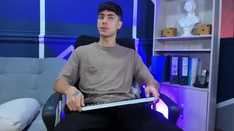 Snapshot of etham_wolf_ chatting on October 9, 12:03 pm Etham online show from October 9, 12:03 pm