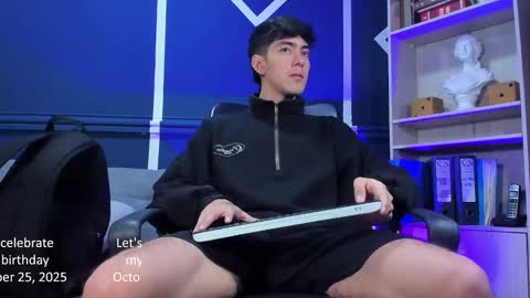 Snapshot of etham_wolf_ chatting on October 15, 12:05 pm Etham online show from October 15, 12:05 pm