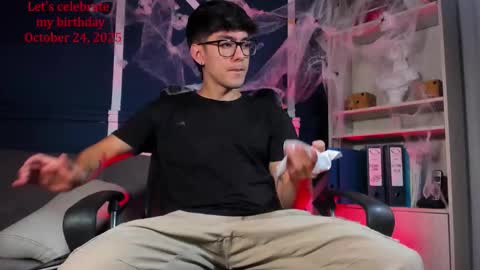 Snapshot of etham_wolf_ chatting on October 16, 11:11 am Etham online show from October 16, 11:11 am