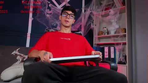 Snapshot of etham_wolf_ chatting on October 17, 2:52 pm Etham online show from October 17, 2:52 pm