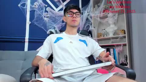 Snapshot of etham_wolf_ chatting on October 18, 2:07 pm Etham online show from October 18, 2:07 pm