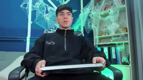 Snapshot of etham_wolf_ chatting on October 20, 11:54 am Etham online show from October 20, 11:54 am