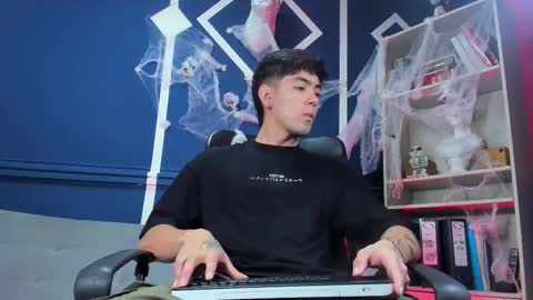 Snapshot of etham_wolf_ chatting on October 24, 11:28 am Etham online show from October 24, 11:28 am