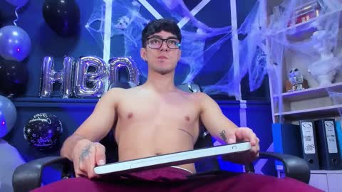 Snapshot of etham_wolf_ chatting on October 27, 2:10 pm Etham online show from October 27, 2:10 pm