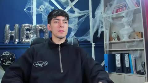 Snapshot of etham_wolf_ chatting on October 29, 12:18 pm Etham online show from October 29, 12:18 pm