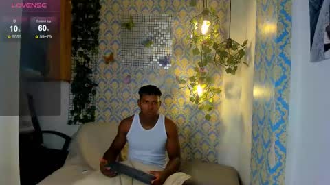 Snapshot of ethan_blackwood chatting on February 5, 1:58 am ethan_blackwood online show from February 5, 1:58 am