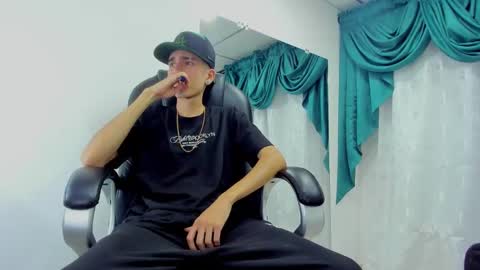 Ethan online show from December 4, 9:46 pm