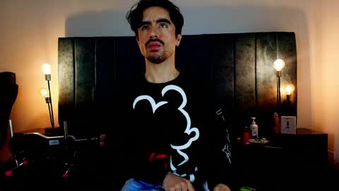 ethan  online show from May 6, 3:35 am