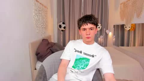 Snapshot of ethan_crowe chatting on July 9, 3:38 pm Ethan online show from July 9, 3:38 pm