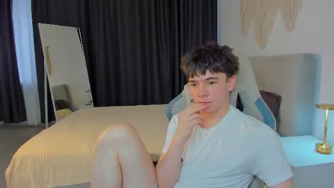 Snapshot of ethan_crowe chatting on July 22, 3:59 pm Ethan online show from July 22, 3:59 pm