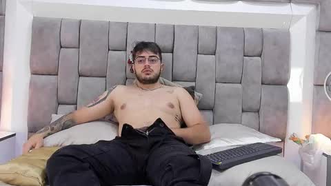 ethan_greys online show from November 26, 4:46 am