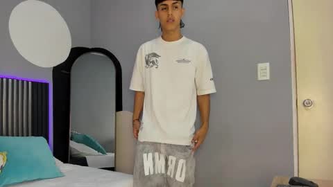 E T H A N  online show from January 17, 7:39 pm