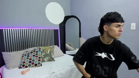 E T H A N  online show from March 28, 8:41 pm