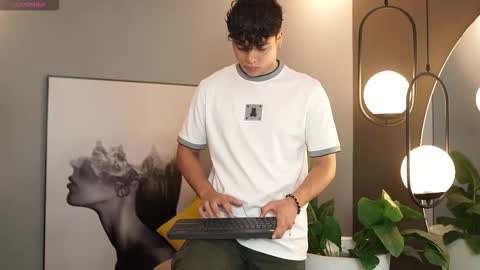 Snapshot of ethan_occonor chatting on October 21, 12:17 pm ethan_occonor online show from October 21, 12:17 pm