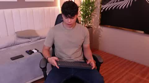 Snapshot of ethan_occonor chatting on October 24, 1:03 am ethan_occonor online show from October 24, 1:03 am