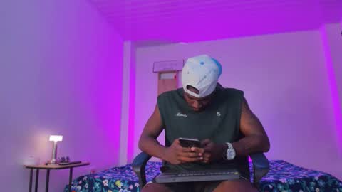 Snapshot of ethan_travis0 chatting on September 30, 5:40 pm ethan travis online show from September 30, 5:40 pm