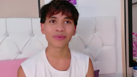 Snapshot of ethan_westt chatting on April 8, 9:37 pm Ethan online show from April 8, 9:37 pm