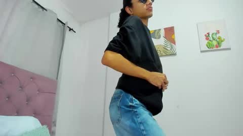 Snapshot of ethanblackwoodd chatting on February 18, 7:54 pm ethanblackwoodd online show from February 18, 7:54 pm