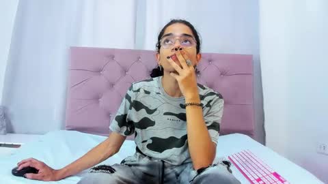 Snapshot of ethanblackwoodd chatting on March 1, 7:38 pm ethanblackwoodd online show from March 1, 7:38 pm