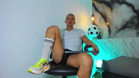 ethancarter_ online show from June 11, 1:53 pm