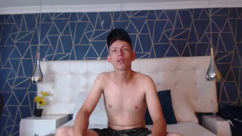 Snapshot of ethanfoox chatting on February 10, 1:48 pm Ethan online show from February 10, 1:48 pm