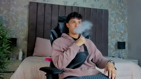 ethanlowell online show from September 21, 5:09 am