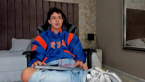 ethanlowell online show from November 22, 5:17 am