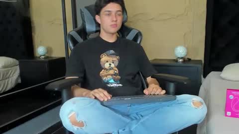 ethanlowell online show from November 27, 5:09 am