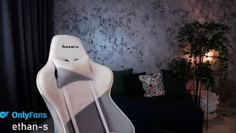 ethannns online show from December 8, 8:20 am