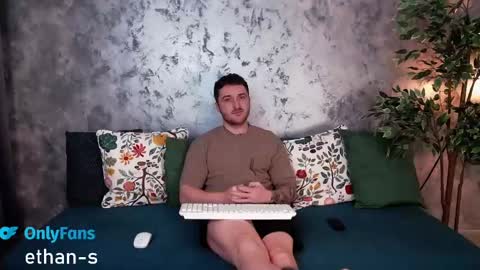 ethannns online show from December 19, 5:07 am