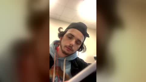 Snapshot of ethb0211 chatting on April 3, 4:38 pm ethb0211 online show from April 3, 4:38 pm