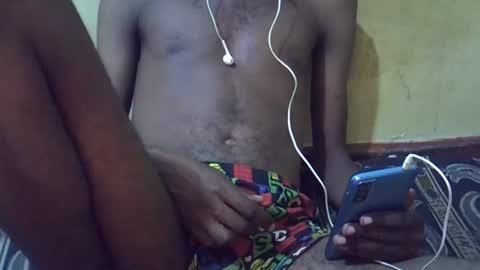 Snapshot of etrar_largedick chatting on January 29, 4:52 pm etrar_largedick online show from January 29, 4:52 pm