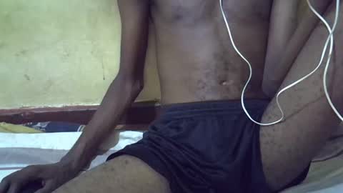 Snapshot of etrar_largedick chatting on February 8, 11:33 am etrar_largedick online show from February 8, 11:33 am