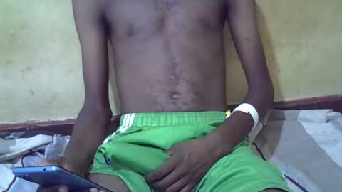 Snapshot of etrar_largedick chatting on February 18, 7:54 am etrar_largedick online show from February 18, 7:54 am