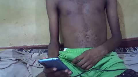 Snapshot of etrar_largedick chatting on March 8, 9:17 am etrar_largedick online show from March 8, 9:17 am