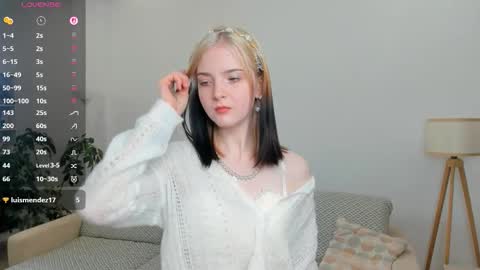 Snapshot of eufemiabatarse chatting on February 6, 1:21 am Emily online show from February 6, 1:21 am