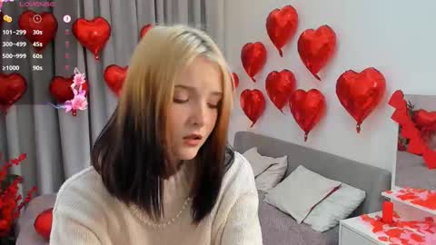 Snapshot of eufemiabatarse chatting on February 14, 1:13 am Emily online show from February 14, 1:13 am