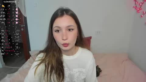 Snapshot of eumomino chatting on April 10, 9:41 pm Veronica Tiia Lilith left to right online show from April 10, 9:41 pm