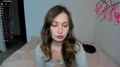 Snapshot of eumomino chatting on April 16, 7:14 pm Veronica Tiia Lilith left to right online show from April 16, 7:14 pm
