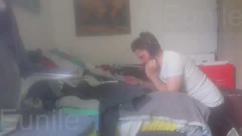 eunile online show from May 14, 1:07 pm