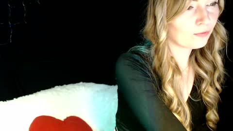 Snapshot of euphoria055 chatting on December 7, 6:43 am Liana online show from December 7, 6:43 am