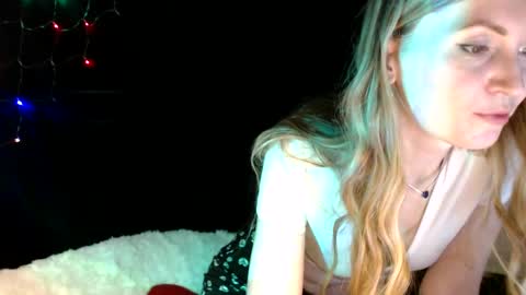 Snapshot of euphoria055 chatting on December 7, 2:24 pm Liana online show from December 7, 2:24 pm