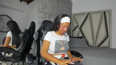 Snapshot of euphoria_06 chatting on December 4, 4:00 am euphoria_06 online show from December 4, 4:00 am