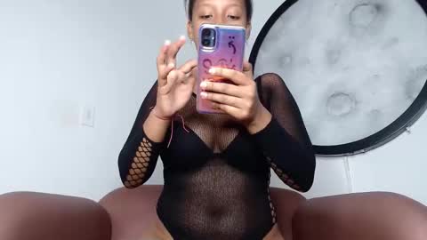 Snapshot of euphoria_06 chatting on December 21, 4:08 am euphoria_06 online show from December 21, 4:08 am