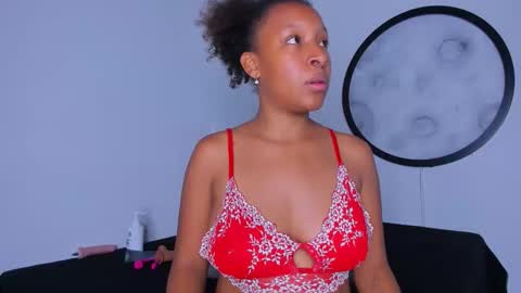 Snapshot of euphoria_06 chatting on January 18, 3:21 am euphoria_06 online show from January 18, 3:21 am