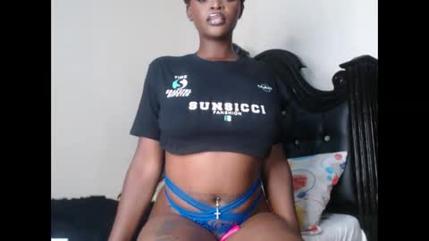 Snapshot of euphoric_cosmos chatting on December 21, 2:30 am euphoria online show from December 21, 2:30 am