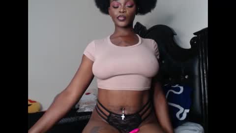 Snapshot of euphoric_cosmos chatting on February 3, 7:35 am euphoria online show from February 3, 7:35 am